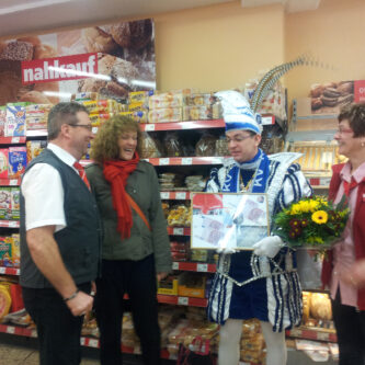 Spendenübergabe durch Karnevalsprinz Achim II von Trierweiler